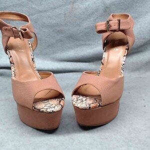 Shoedazzle VERA Platform Sandals.  7 inch heel.  Size 10.